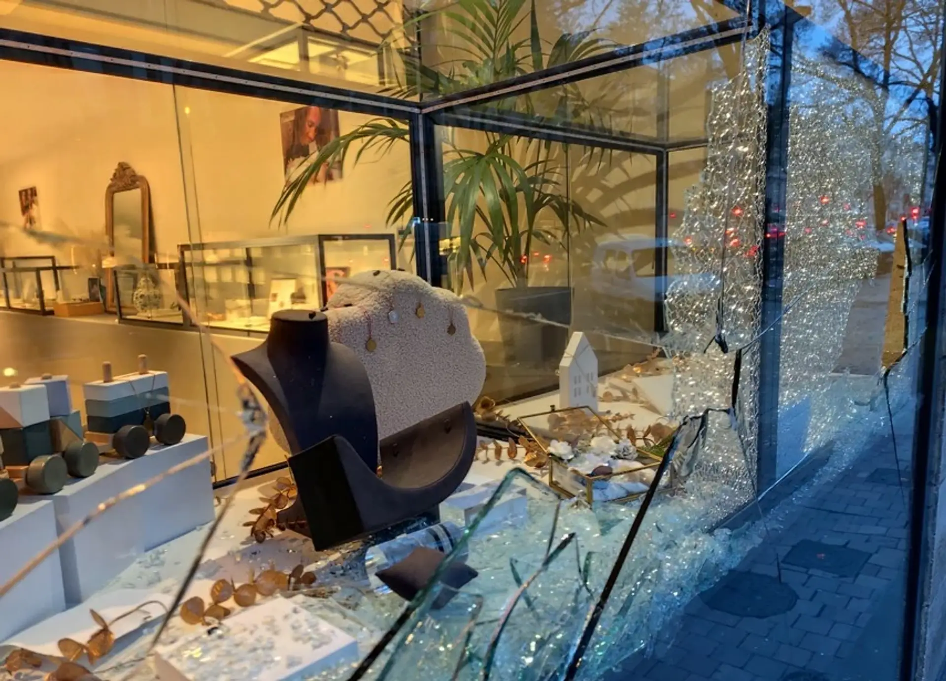 Vitrine commerciale après une effraction