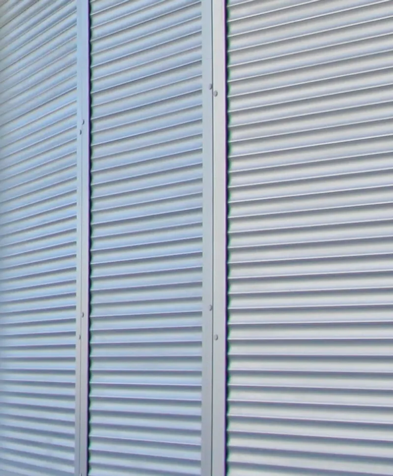 Porte de garage enroulable gris argent